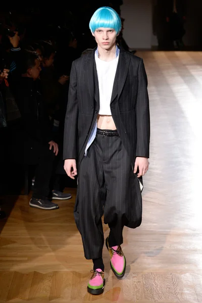 Look 16